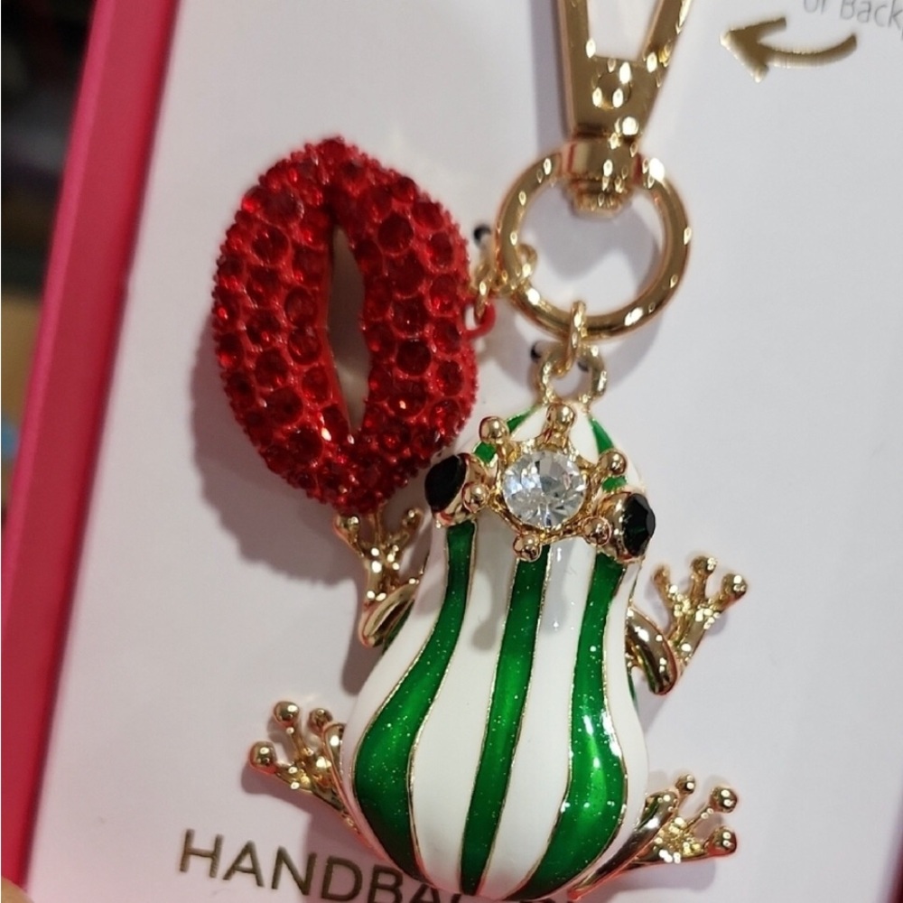 True to Form Frog Keychain with Red Lip Accent - Picture 3 of 6